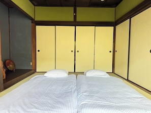 3 bedrooms, desk, free WiFi, bed sheets