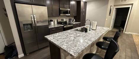 電子レンジ、オーブン、コンロ、食器洗い機