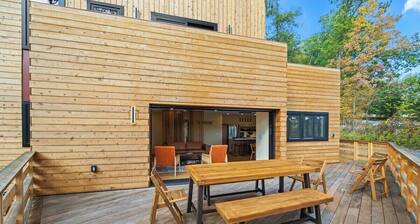 Keuka Lookout- A modern perch above Keuka Lake