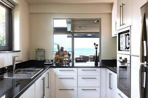 Refrigerador, microondas, lavavajillas, cafetera/tetera