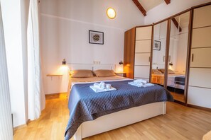 1 soverom, strykejern/-brett og internettilgang