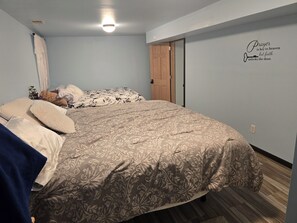 4 bedrooms, iron/ironing board, WiFi, bed sheets
