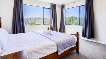 3 Schlafzimmer, Schreibtisch, Bügeleisen/Bügelbrett, kostenloses WLAN