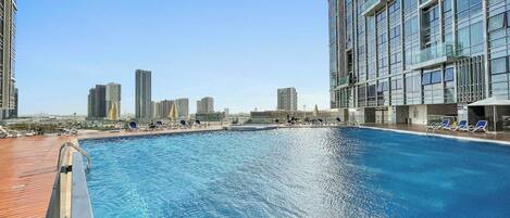 حمام سباحة