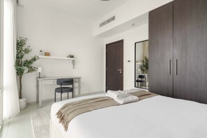 2 habitaciones, escritorio, tabla de planchar con plancha y wifi 