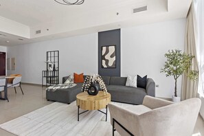 Televisión y oficina 