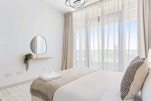 2 bedrooms, desk, iron/ironing board, WiFi