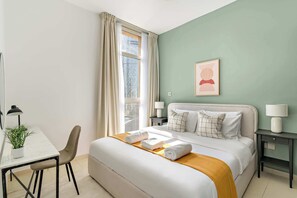 1 chambre, bureau, fer et planche à repasser, Wi-Fi