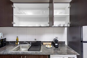 Fridge, microwave, stovetop, coffee/tea maker