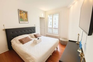 2 bedrooms, desk, iron/ironing board, WiFi