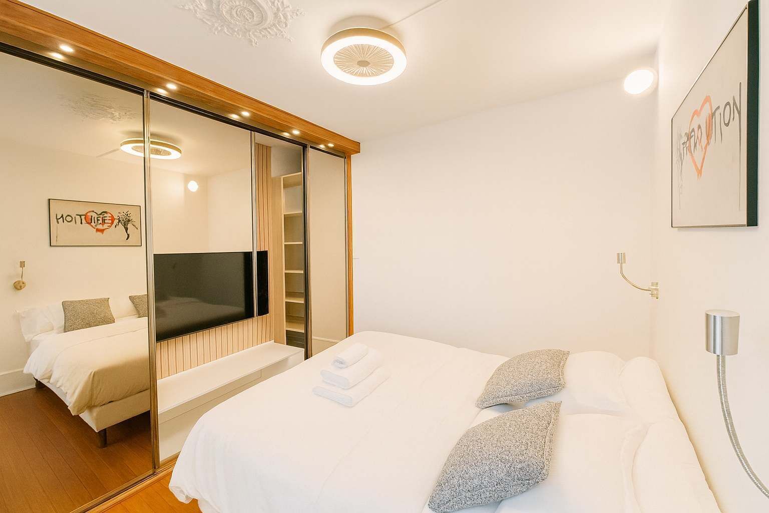 2 bedrooms, desk, iron/ironing board, WiFi