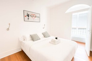 2 bedrooms, desk, iron/ironing board, WiFi