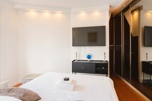 2 عدّة غرف نوم ومكتب ومكواة/لوح كي وواي فاي