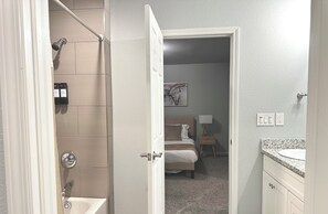 A bathroom with a shower, toilet, and sink. - Modern 3-bedroom house : walking distance to UC Davis Hospital. (Sacramento)