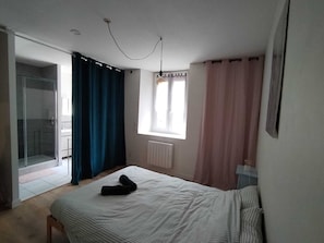 1 bedroom, free WiFi, bed sheets - "Le Nid Dauphinois" fully equipped - Ideal for business, couples & families! (L'Albenc)