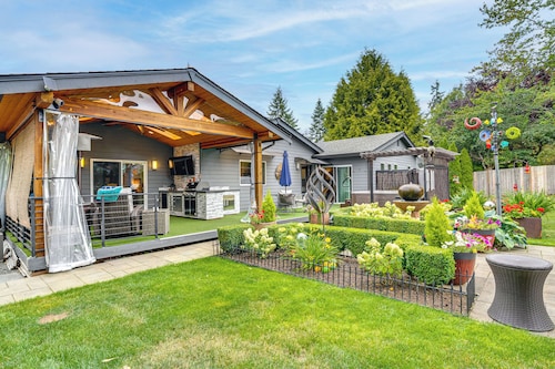 Amazing Outdoor Space! Everett Escape w/ Hot Tub