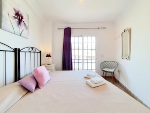 2 bedrooms, iron/ironing board, Internet, bed sheets - Lovely front line apartment in Costa Adeje - Tenerife (La Caleta)