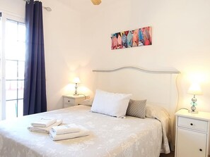 2 室のベッドルーム、アイロン / アイロン台、インターネット、ベッドシーツ