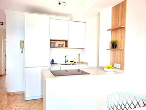 Fridge, microwave, oven, coffee/tea maker