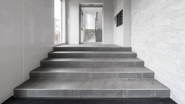 A modern staircase with a straight design, leading to a door at the top. - GRANDIA 201 (Sapporo)
