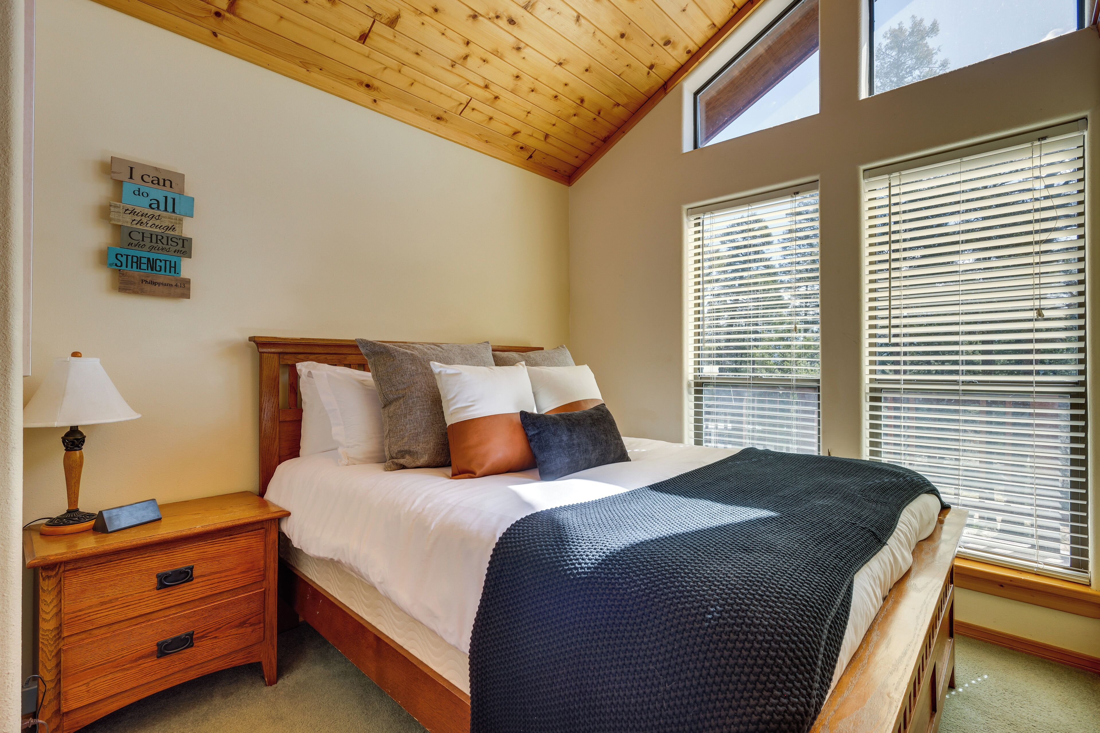 Desk, travel crib, internet, bed sheets