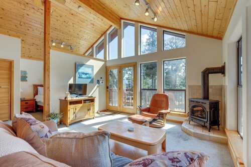 Mtn-View Deck: Cabin Getaway in Angel Fire