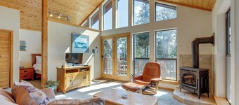 Mtn-View Deck: Cabin Getaway in Angel Fire