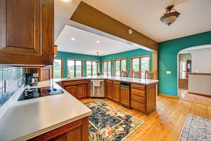 Coffee/tea maker, cookware/dishes/utensils - Rural & Private Dover Retreat: Close to Wineries! (Dover)