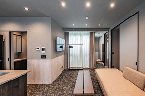 Deluxe Suite, Non Smoking (1002)