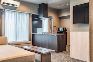 Deluxe Suite, Non Smoking (1002)