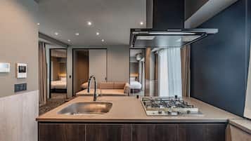 Suíte luxo, para não fumantes (1002) | Cozinha privada | Geladeira, micro-ondas, cooktop, chaleira elétrica