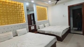 Family Room | Free WiFi, bed sheets