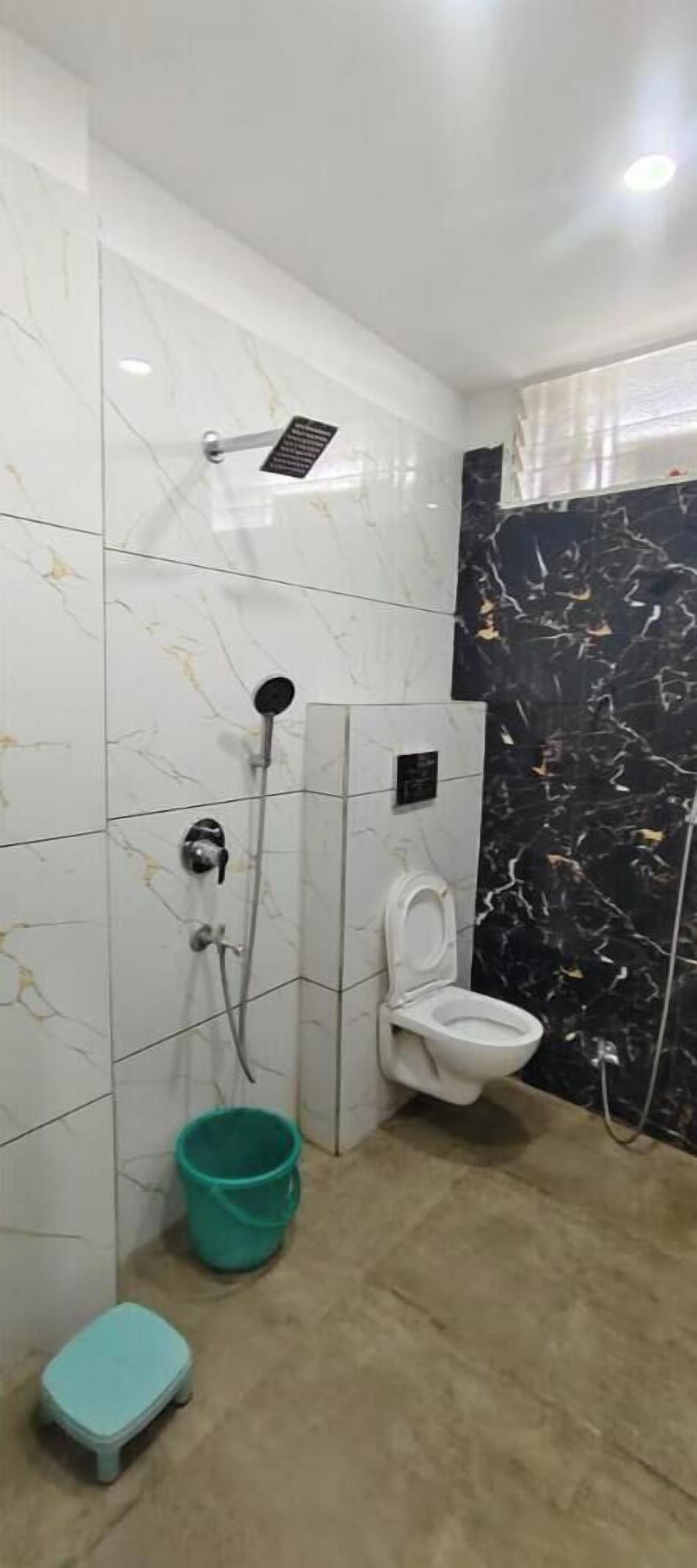 Shower, free toiletries, towels, soap