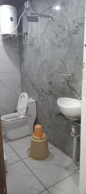 Basic Double Room, City View | Bathroom