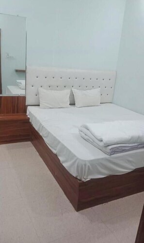 Free WiFi, bed sheets - Hotel Sita Shree (Ujjain)