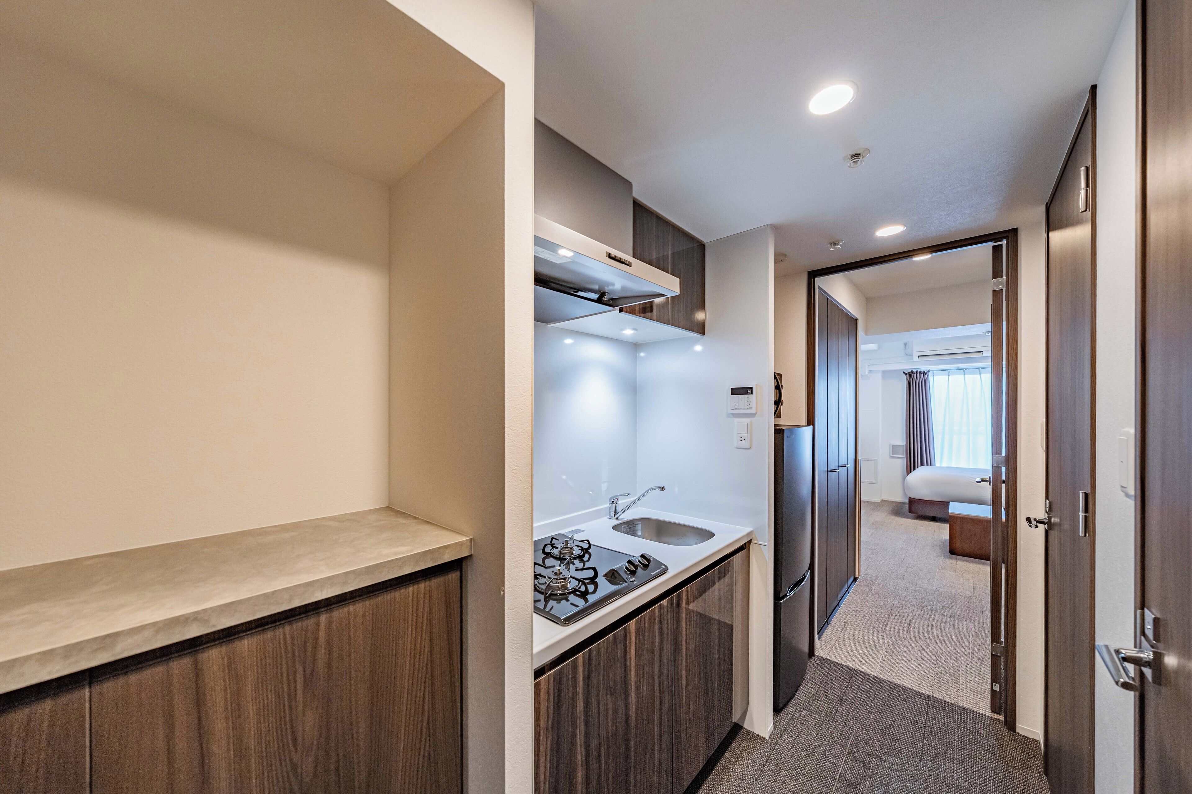 Fridge, microwave, stovetop, cookware/dishes/utensils