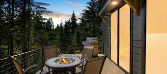 3 Br Sleep 8 • Hot Tub • Fire Pit • Stunning Views