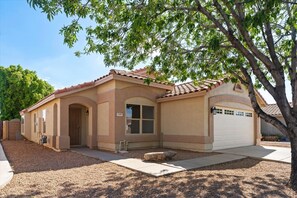 Exterior - Mesa Oasis • Private Pool • Fire Pit • Sleeps 6 (Mesa)