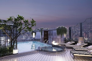 Outdoor pool, open 6:00 AM to 7:00 PM, pool umbrellas, sun loungers