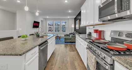 King 4BR Townhouse to Downtown Durham