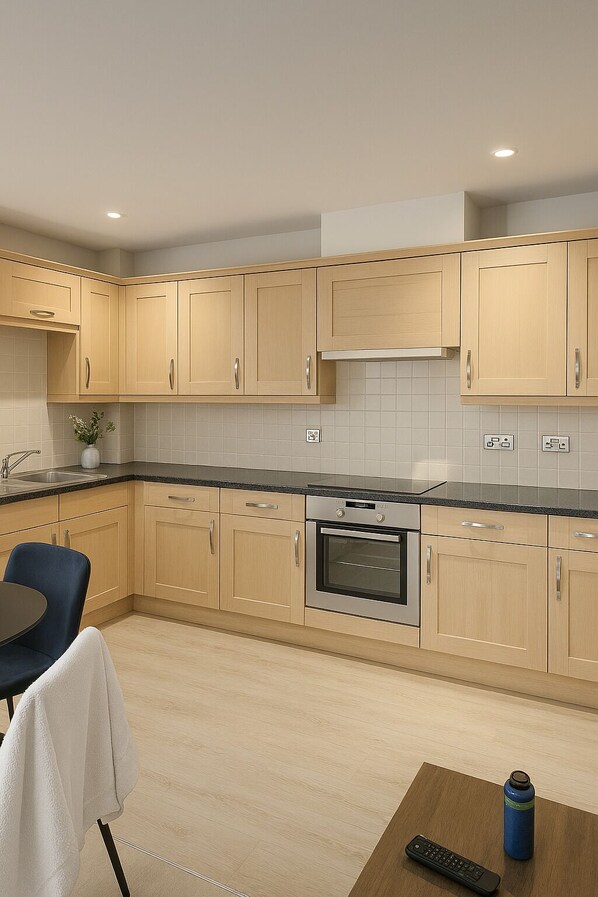 Microondas, horno, placa de cocina