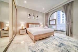 5 bedrooms, iron/ironing board, WiFi, bed sheets