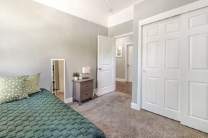 2 室のベッドルーム、アイロン / アイロン台、WiFi、ベッドシーツ