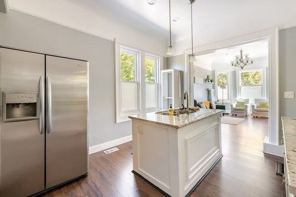 Interior - Amazing 2-bedroom house : Walking Distance to UC Davis Hospital and Midtown (Sacramento)