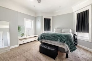 2 bedrooms, iron/ironing board, WiFi, bed sheets - Amazing 2-bedroom house : Walking Distance to UC Davis Hospital and Midtown (Sacramento)