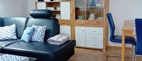 TV, table tennis, stereo