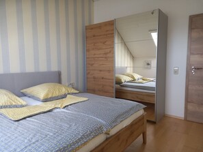 2 bedrooms, iron/ironing board, WiFi, bed sheets