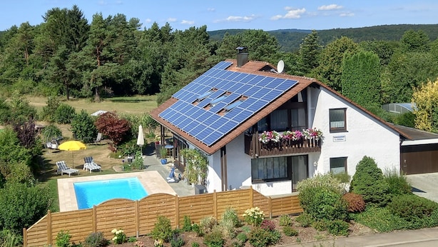 A house with a swimming pool, solar panels, and a garden. - Holiday Apartment 60sqm, 2 Bedrooms, Max. 4 Persons, 4 Stars - DTV Classified (Hayingen)