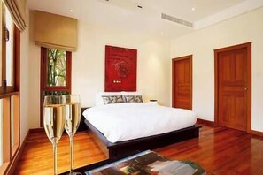 6 quartos, cofres nos quartos, Wi-Fi, roupa de cama