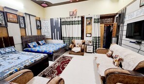 Quarto grand, vista para a cidade | Wi-Fi de cortesia, roupa de cama